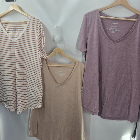 Torrid Bundle of 3 Classic Fit V-Neck Beige Purple Striped T-Shirts 1/1X - Picture 1 of 10